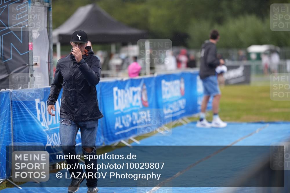 30.08.2026 - Elbe Triathlon Hamburg LAZAROV Photography http://msf.ph/oto/10029807 30.08.2026 16:12:26 Ziel  meine-sportfotos.de