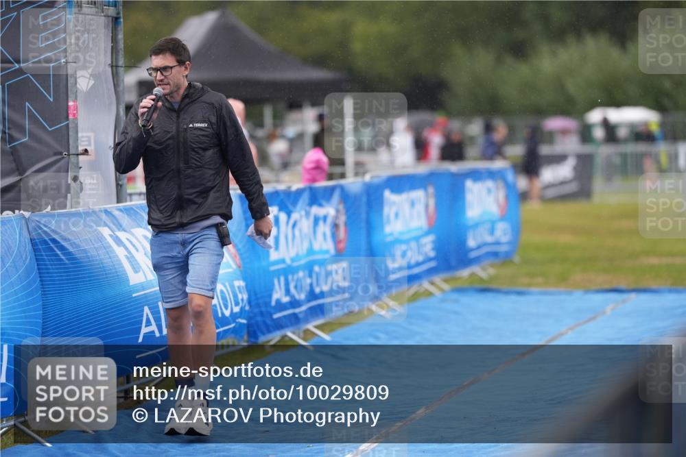 30.08.2026 - Elbe Triathlon Hamburg LAZAROV Photography http://msf.ph/oto/10029809 30.08.2026 16:12:33 Ziel  meine-sportfotos.de