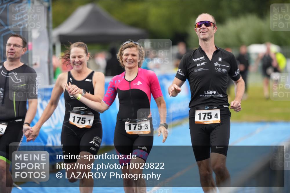 30.08.2026 - Elbe Triathlon Hamburg LAZAROV Photography http://msf.ph/oto/10029822 30.08.2026 16:18:23 Ziel  meine-sportfotos.de