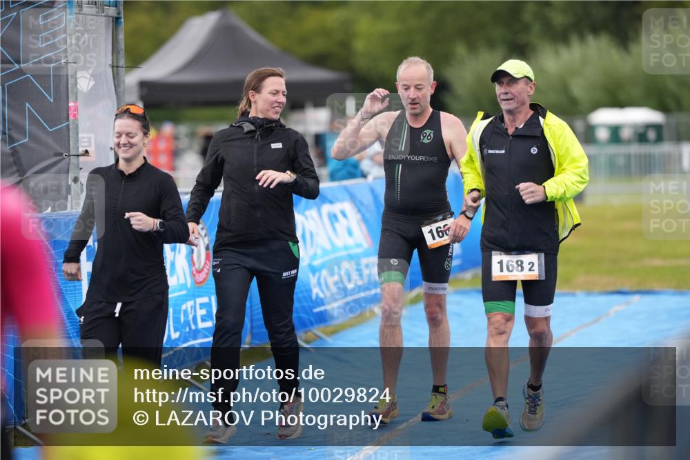 30.08.2026 - Elbe Triathlon Hamburg LAZAROV Photography http://msf.ph/oto/10029824 30.08.2026 16:18:31 Ziel  meine-sportfotos.de