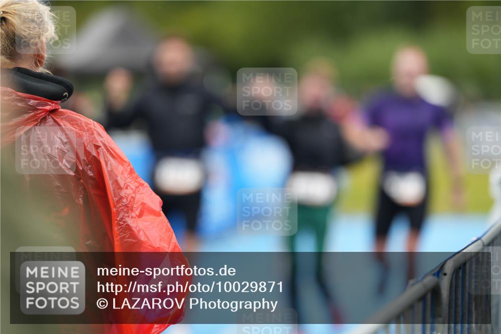 30.08.2026 - Elbe Triathlon Hamburg LAZAROV Photography http://msf.ph/oto/10029871 30.08.2026 16:32:16 Ziel  meine-sportfotos.de