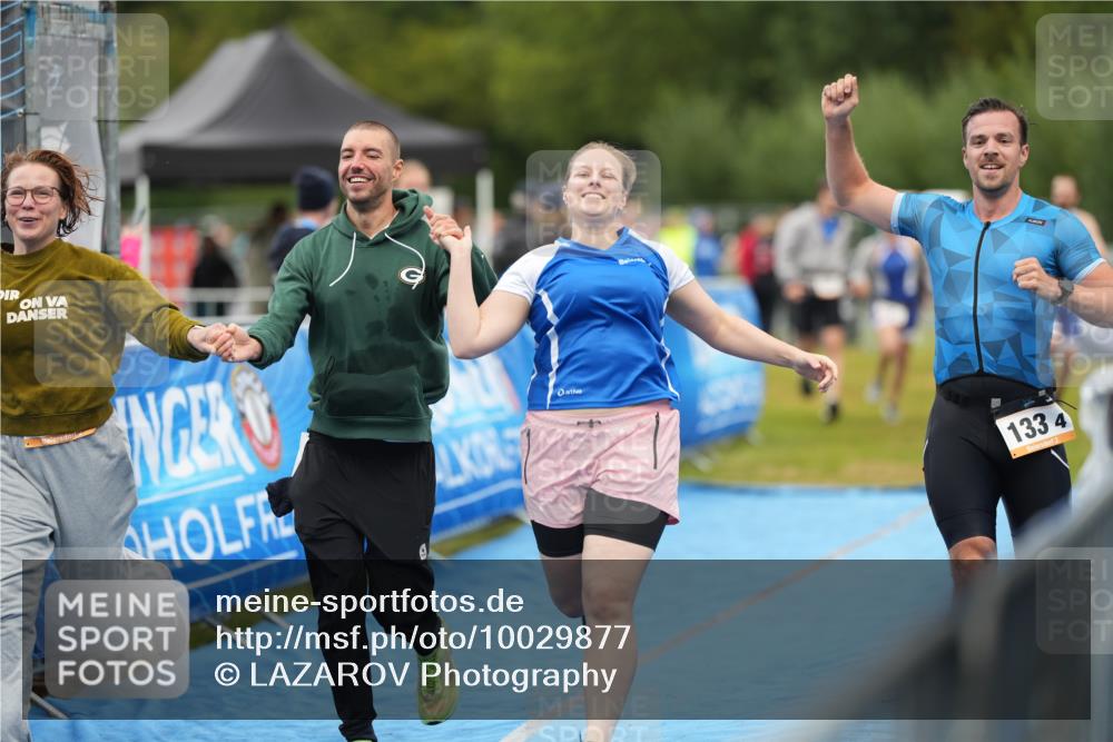 30.08.2026 - Elbe Triathlon Hamburg LAZAROV Photography http://msf.ph/oto/10029877 30.08.2026 16:33:40 Ziel  meine-sportfotos.de