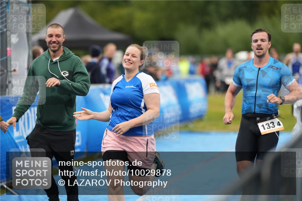30.08.2026 - Elbe Triathlon Hamburg LAZAROV Photography http://msf.ph/oto/10029878 30.08.2026 16:33:41 Ziel  meine-sportfotos.de