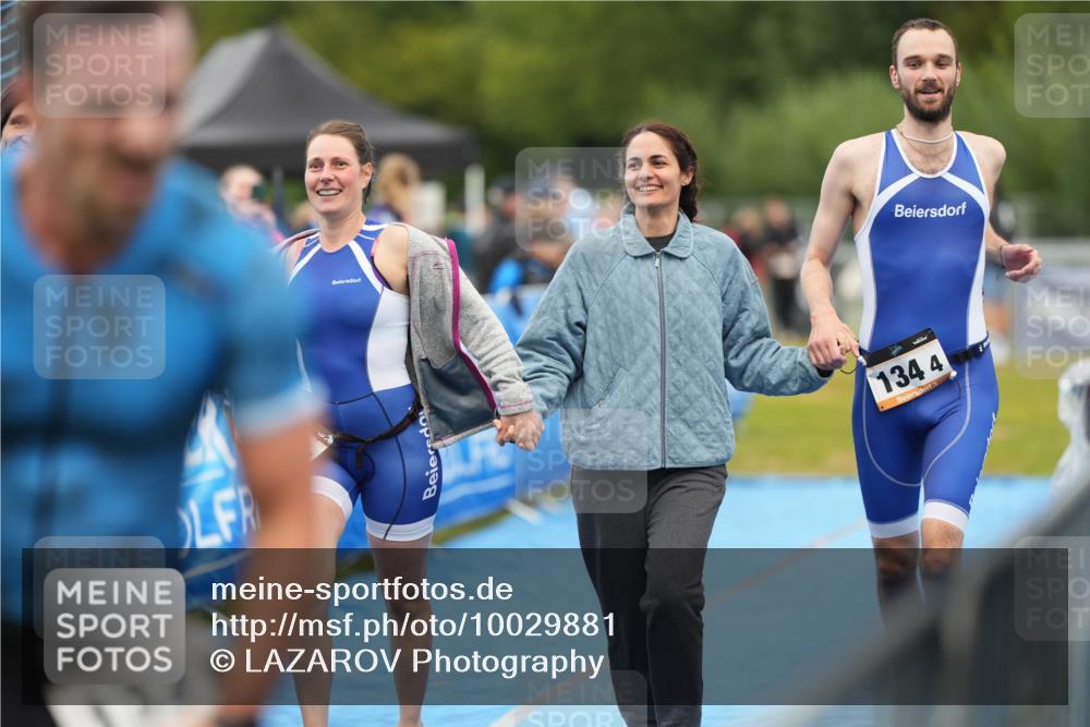 30.08.2026 - Elbe Triathlon Hamburg LAZAROV Photography http://msf.ph/oto/10029881 30.08.2026 16:33:46 Ziel  meine-sportfotos.de