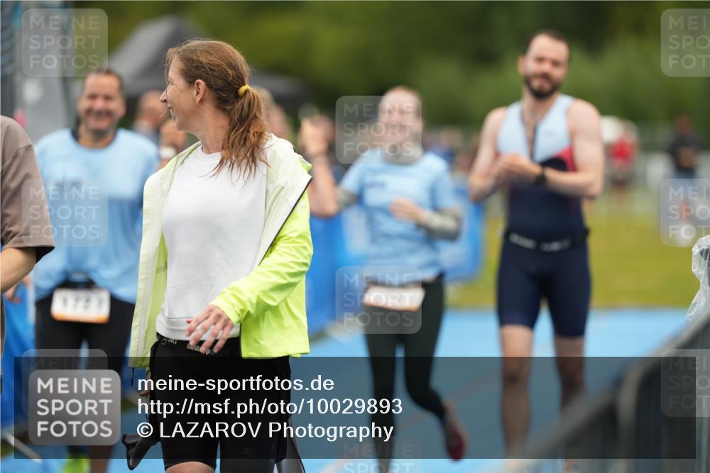 30.08.2026 - Elbe Triathlon Hamburg LAZAROV Photography http://msf.ph/oto/10029893 30.08.2026 16:34:35 Ziel  meine-sportfotos.de