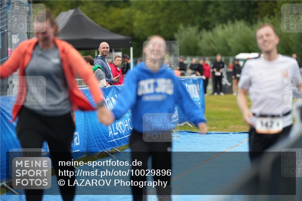 30.08.2026 - Elbe Triathlon Hamburg LAZAROV Photography http://msf.ph/oto/10029896 30.08.2026 16:35:32 Ziel  meine-sportfotos.de
