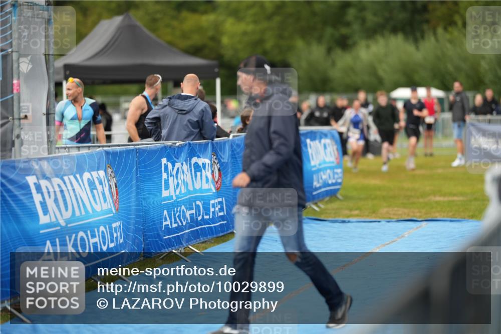 30.08.2026 - Elbe Triathlon Hamburg LAZAROV Photography http://msf.ph/oto/10029899 30.08.2026 16:37:18 Ziel  meine-sportfotos.de