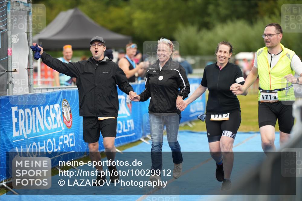 30.08.2026 - Elbe Triathlon Hamburg LAZAROV Photography http://msf.ph/oto/10029912 30.08.2026 16:40:29 Ziel  meine-sportfotos.de