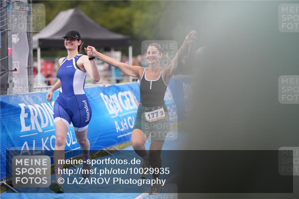 30.08.2026 - Elbe Triathlon Hamburg LAZAROV Photography http://msf.ph/oto/10029935 30.08.2026 16:56:10 Ziel  meine-sportfotos.de