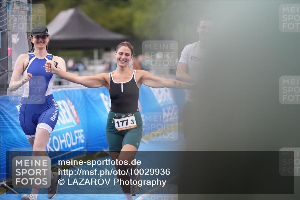 30.08.2026 - Elbe Triathlon Hamburg LAZAROV Photography http://msf.ph/oto/10029936 30.08.2026 16:56:10 Ziel  meine-sportfotos.de