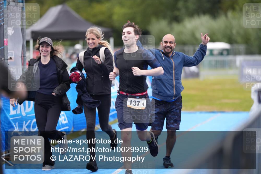 30.08.2026 - Elbe Triathlon Hamburg LAZAROV Photography http://msf.ph/oto/10029939 30.08.2026 17:02:41 Ziel  meine-sportfotos.de