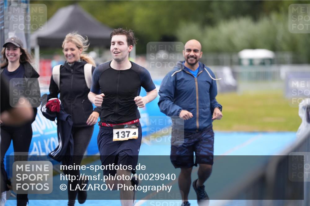 30.08.2026 - Elbe Triathlon Hamburg LAZAROV Photography http://msf.ph/oto/10029940 30.08.2026 17:02:41 Ziel  meine-sportfotos.de