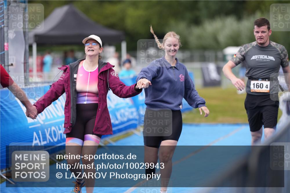 30.08.2026 - Elbe Triathlon Hamburg LAZAROV Photography http://msf.ph/oto/10029943 30.08.2026 17:05:04 Ziel  meine-sportfotos.de