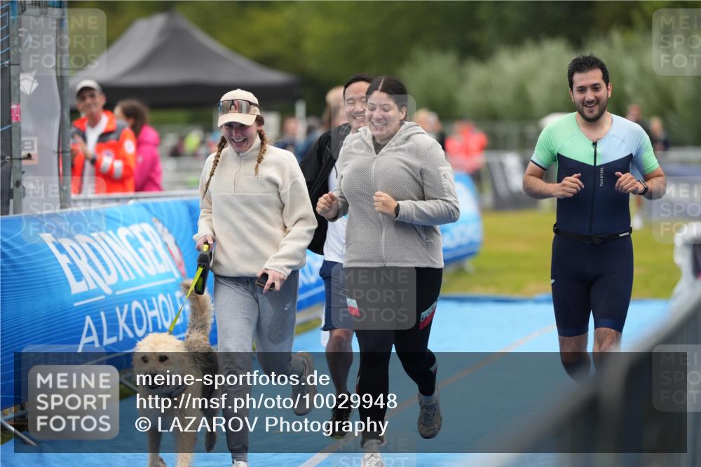 30.08.2026 - Elbe Triathlon Hamburg LAZAROV Photography http://msf.ph/oto/10029948 30.08.2026 17:09:49 Ziel  meine-sportfotos.de