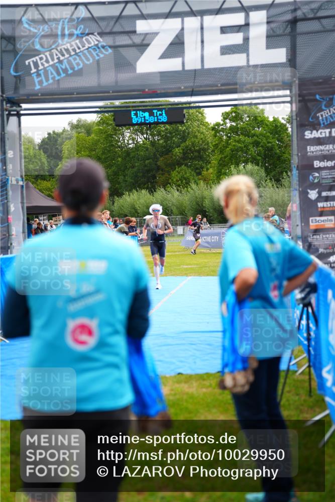 30.08.2026 - Elbe Triathlon Hamburg LAZAROV Photography http://msf.ph/oto/10029950 30.08.2026 09:59:00 Ziel 247 meine-sportfotos.de