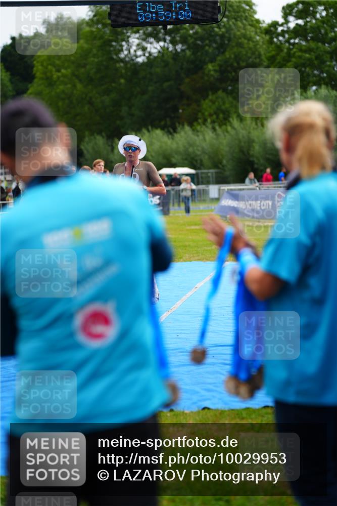 30.08.2026 - Elbe Triathlon Hamburg LAZAROV Photography http://msf.ph/oto/10029953 30.08.2026 09:59:01 Ziel 247 meine-sportfotos.de