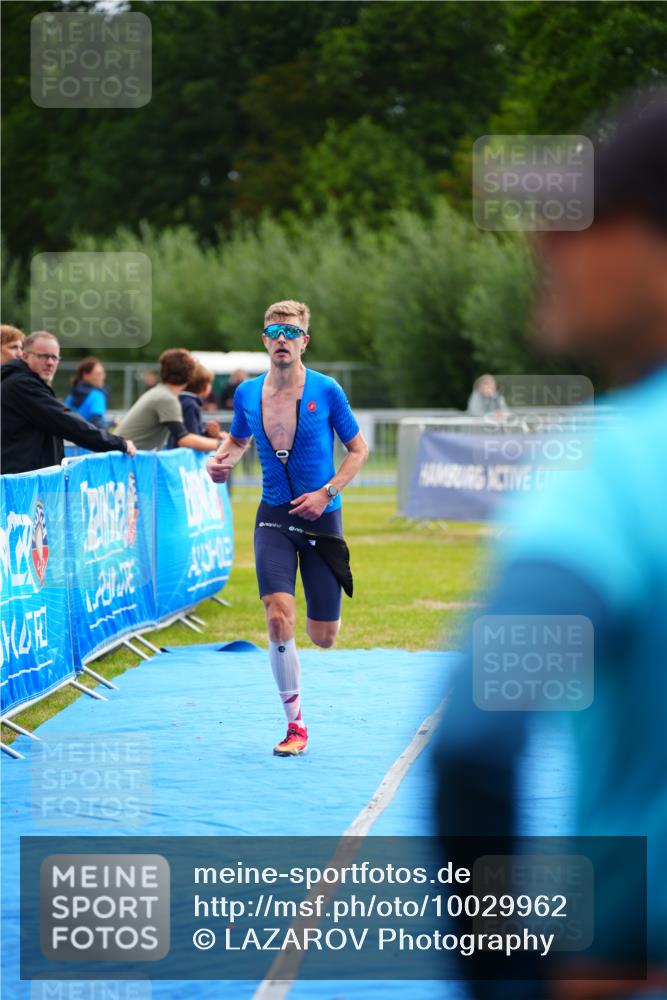 30.08.2026 - Elbe Triathlon Hamburg LAZAROV Photography http://msf.ph/oto/10029962 30.08.2026 09:59:13 Ziel 225 meine-sportfotos.de
