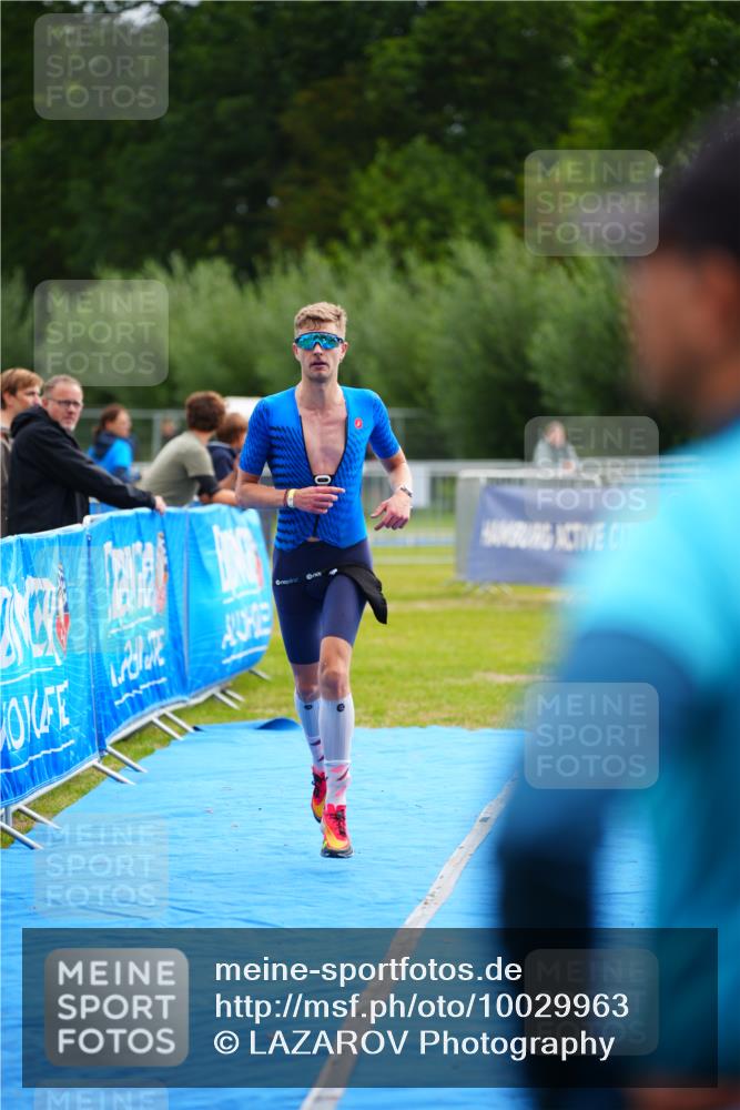 30.08.2026 - Elbe Triathlon Hamburg LAZAROV Photography http://msf.ph/oto/10029963 30.08.2026 09:59:13 Ziel 225 meine-sportfotos.de