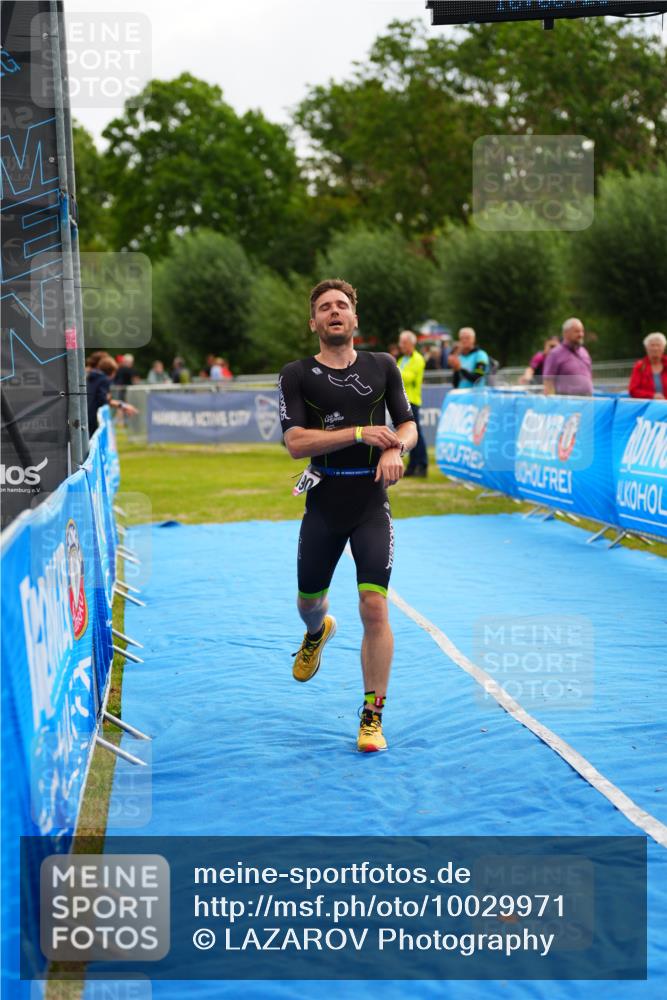 30.08.2026 - Elbe Triathlon Hamburg LAZAROV Photography http://msf.ph/oto/10029971 30.08.2026 10:00:25 Ziel 190 meine-sportfotos.de