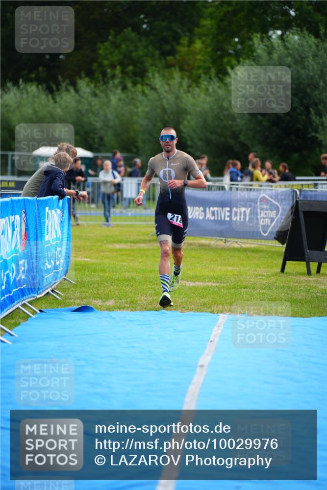 30.08.2026 - Elbe Triathlon Hamburg LAZAROV Photography http://msf.ph/oto/10029976 30.08.2026 10:00:52 Ziel 218 meine-sportfotos.de