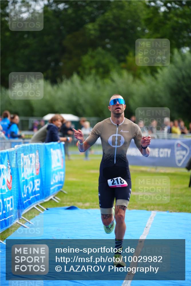 30.08.2026 - Elbe Triathlon Hamburg LAZAROV Photography http://msf.ph/oto/10029982 30.08.2026 10:00:54 Ziel 218 meine-sportfotos.de