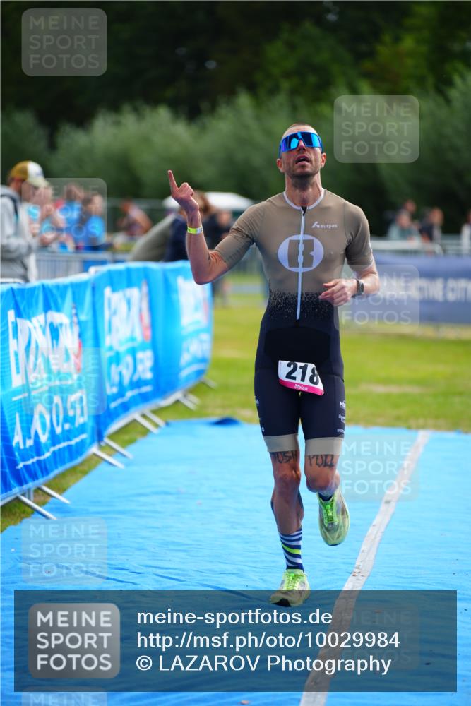 30.08.2026 - Elbe Triathlon Hamburg LAZAROV Photography http://msf.ph/oto/10029984 30.08.2026 10:00:55 Ziel 218 meine-sportfotos.de