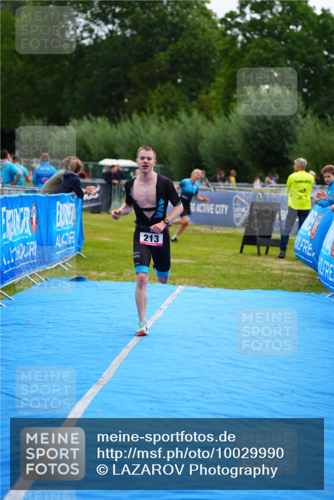 30.08.2026 - Elbe Triathlon Hamburg LAZAROV Photography http://msf.ph/oto/10029990 30.08.2026 10:02:10 Ziel 213 meine-sportfotos.de