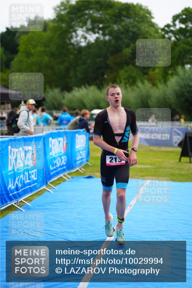 30.08.2026 - Elbe Triathlon Hamburg LAZAROV Photography http://msf.ph/oto/10029994 30.08.2026 10:02:11 Ziel 213 meine-sportfotos.de