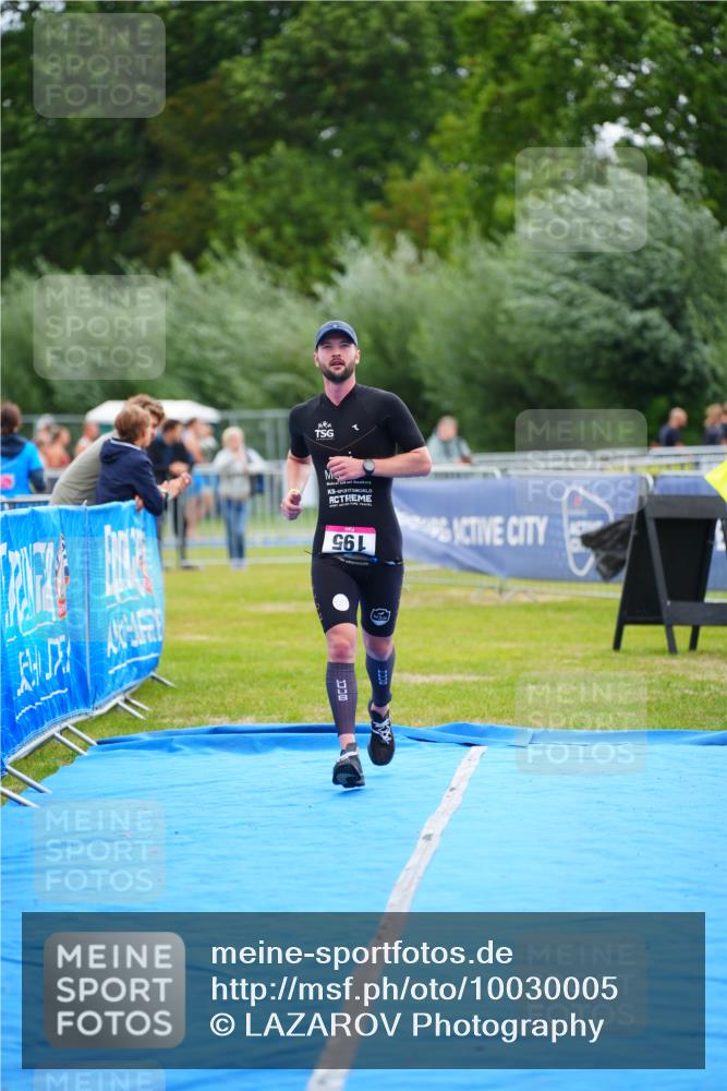 30.08.2026 - Elbe Triathlon Hamburg LAZAROV Photography http://msf.ph/oto/10030005 30.08.2026 10:02:38 Ziel 195 meine-sportfotos.de