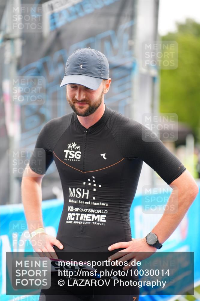 30.08.2026 - Elbe Triathlon Hamburg LAZAROV Photography http://msf.ph/oto/10030014 30.08.2026 10:02:47 Ziel  meine-sportfotos.de