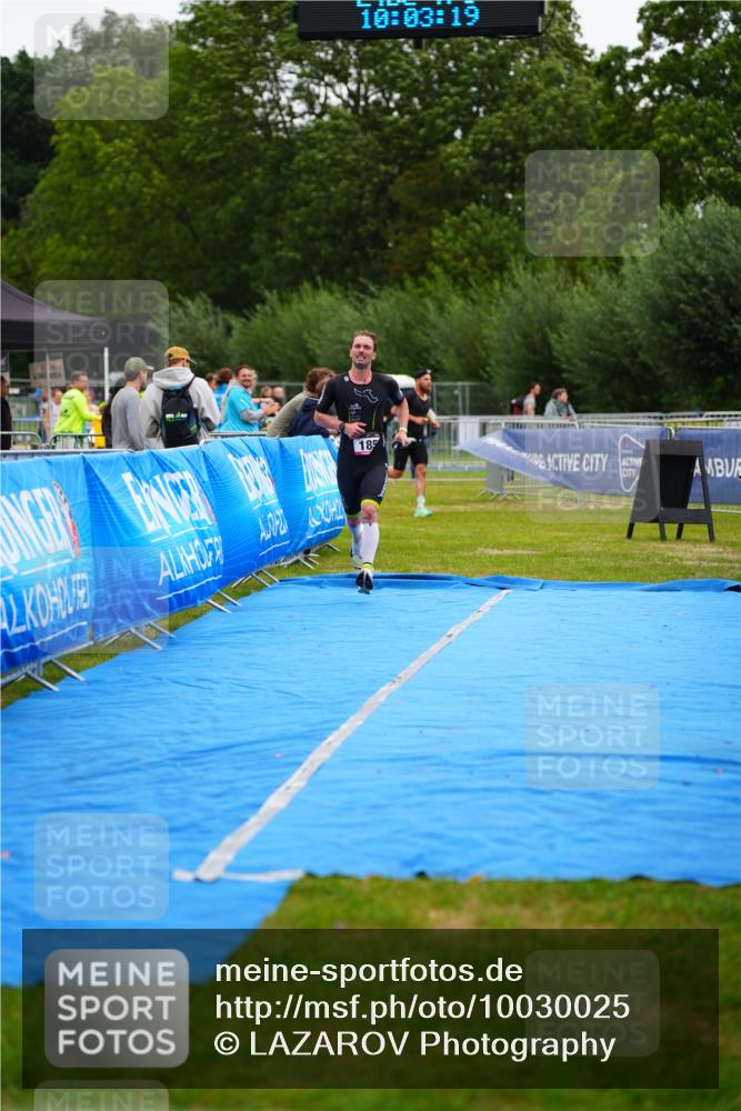 30.08.2026 - Elbe Triathlon Hamburg LAZAROV Photography http://msf.ph/oto/10030025 30.08.2026 10:03:19 Ziel 185 meine-sportfotos.de