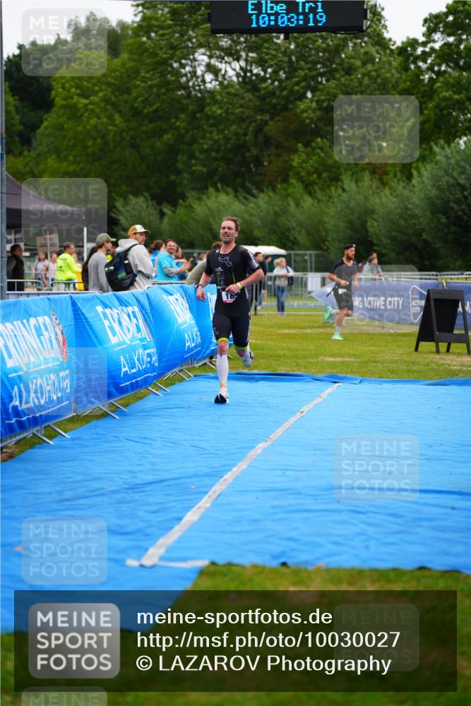 30.08.2026 - Elbe Triathlon Hamburg LAZAROV Photography http://msf.ph/oto/10030027 30.08.2026 10:03:20 Ziel 185 meine-sportfotos.de