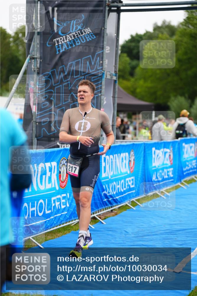 30.08.2026 - Elbe Triathlon Hamburg LAZAROV Photography http://msf.ph/oto/10030034 30.08.2026 10:03:35 Ziel 217 meine-sportfotos.de