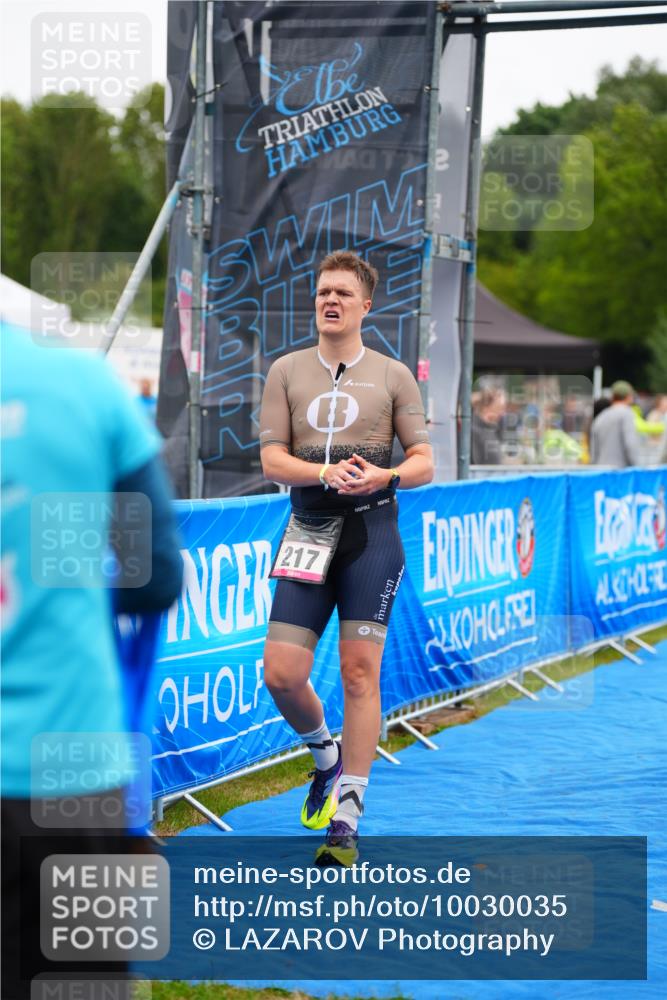 30.08.2026 - Elbe Triathlon Hamburg LAZAROV Photography http://msf.ph/oto/10030035 30.08.2026 10:03:36 Ziel 217 meine-sportfotos.de
