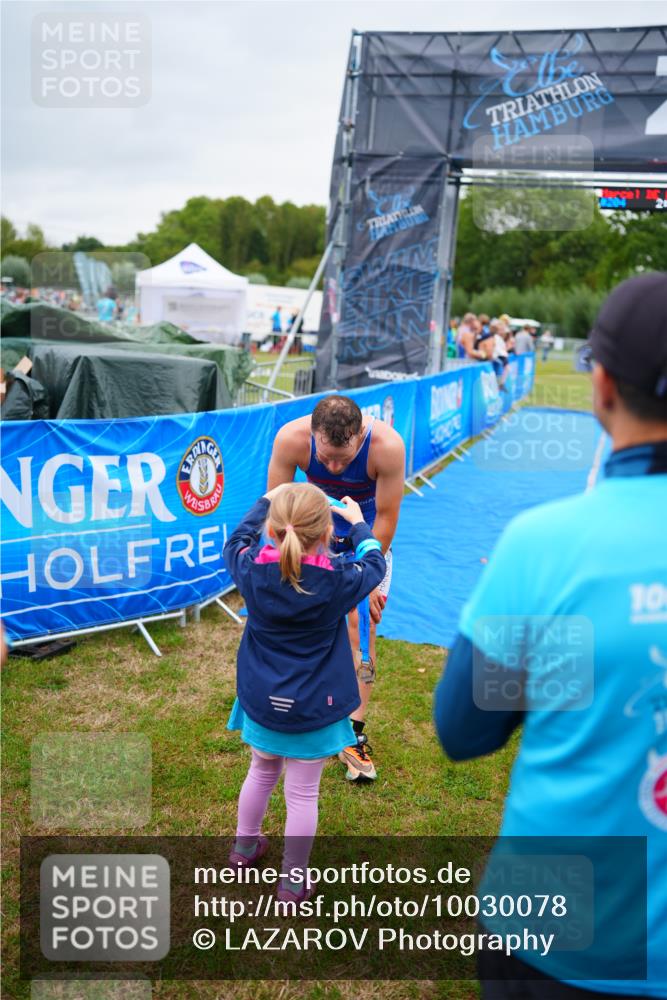 30.08.2026 - Elbe Triathlon Hamburg LAZAROV Photography http://msf.ph/oto/10030078 30.08.2026 10:05:48 Ziel  meine-sportfotos.de