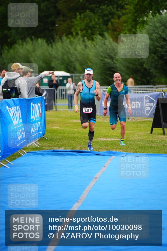 30.08.2026 - Elbe Triathlon Hamburg LAZAROV Photography http://msf.ph/oto/10030098 30.08.2026 10:07:24 Ziel 199, 207 meine-sportfotos.de