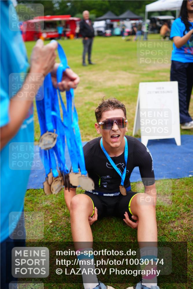 30.08.2026 - Elbe Triathlon Hamburg LAZAROV Photography http://msf.ph/oto/10030174 30.08.2026 10:09:14 Ziel  meine-sportfotos.de
