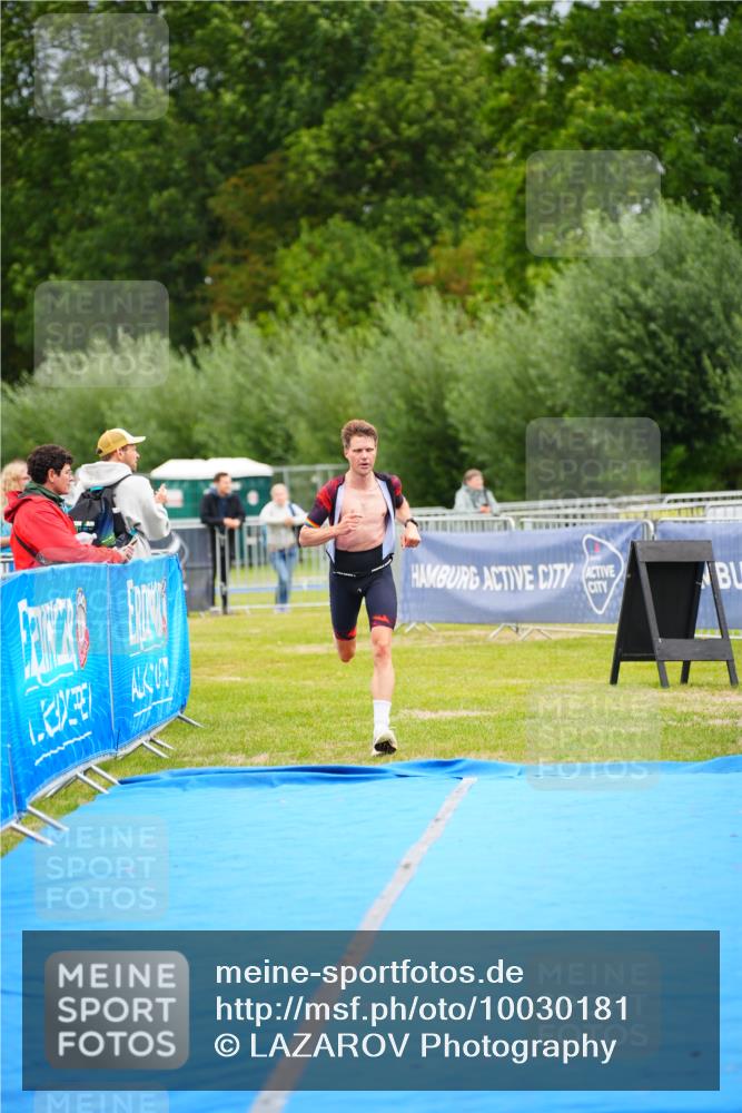 30.08.2026 - Elbe Triathlon Hamburg LAZAROV Photography http://msf.ph/oto/10030181 30.08.2026 10:09:28 Ziel 242 meine-sportfotos.de