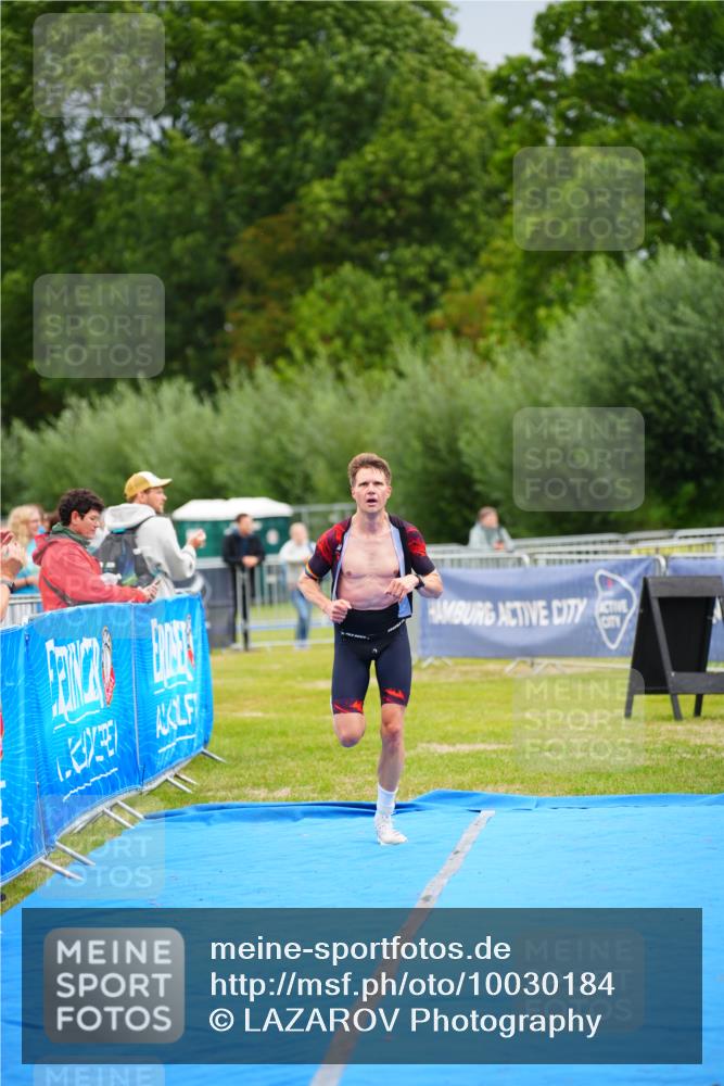 30.08.2026 - Elbe Triathlon Hamburg LAZAROV Photography http://msf.ph/oto/10030184 30.08.2026 10:09:29 Ziel 242 meine-sportfotos.de