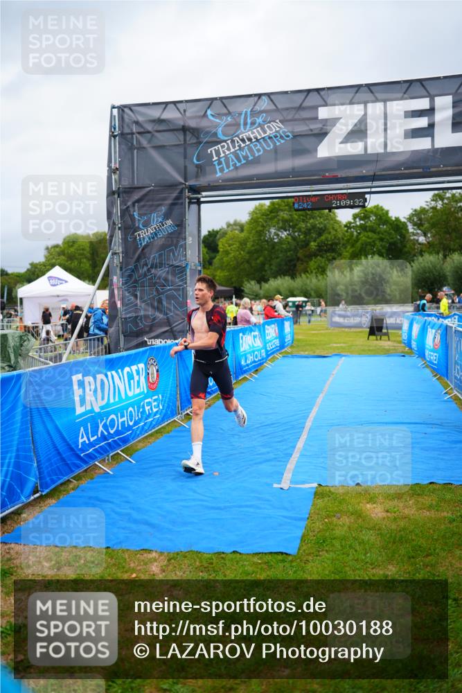 30.08.2026 - Elbe Triathlon Hamburg LAZAROV Photography http://msf.ph/oto/10030188 30.08.2026 10:09:31 Ziel 242 meine-sportfotos.de