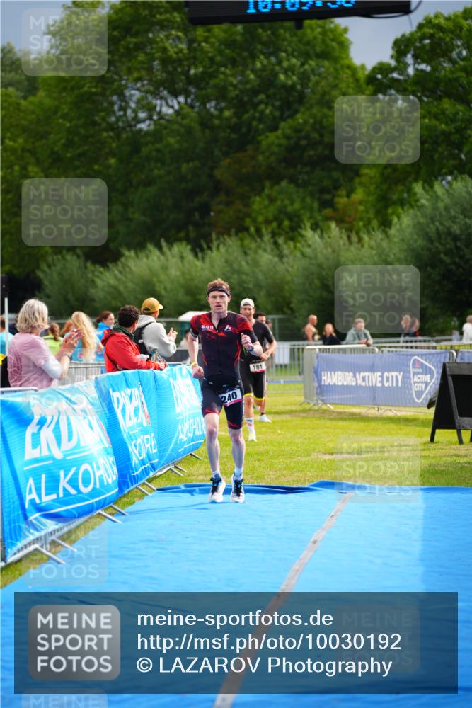 30.08.2026 - Elbe Triathlon Hamburg LAZAROV Photography http://msf.ph/oto/10030192 30.08.2026 10:09:59 Ziel 181, 240 meine-sportfotos.de