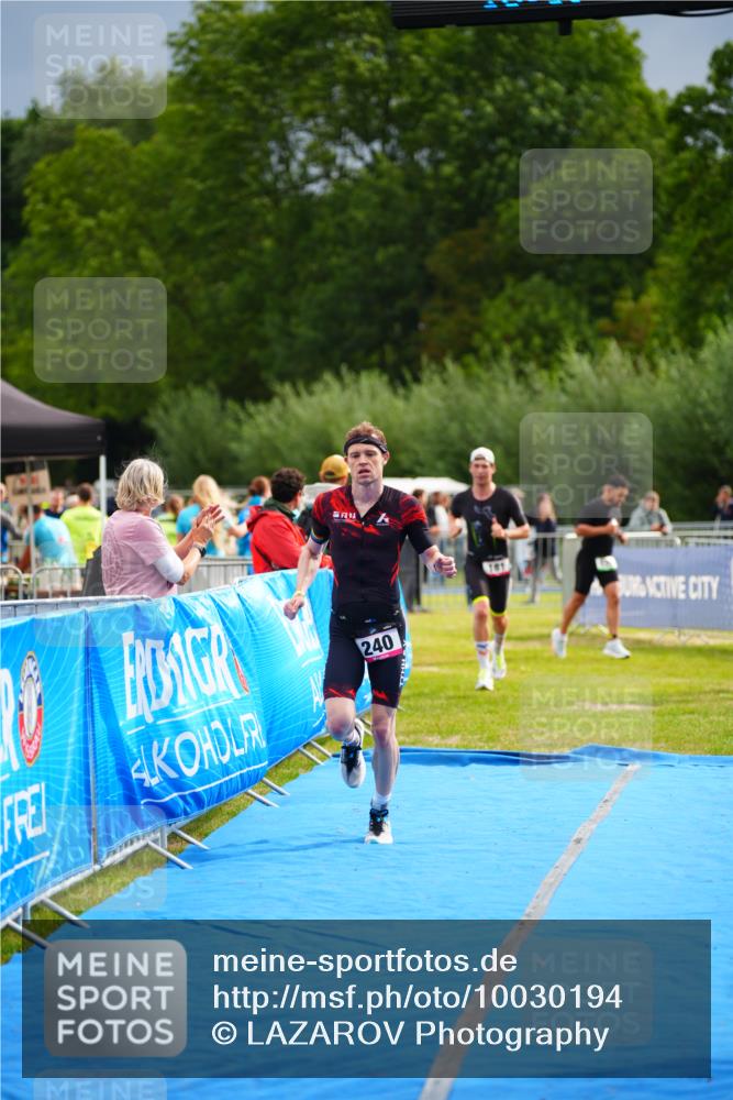 30.08.2026 - Elbe Triathlon Hamburg LAZAROV Photography http://msf.ph/oto/10030194 30.08.2026 10:09:59 Ziel 181, 240 meine-sportfotos.de