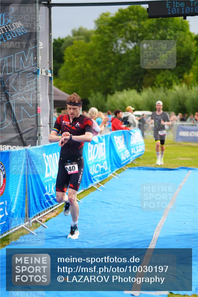 30.08.2026 - Elbe Triathlon Hamburg LAZAROV Photography http://msf.ph/oto/10030197 30.08.2026 10:10:01 Ziel 181, 240 meine-sportfotos.de