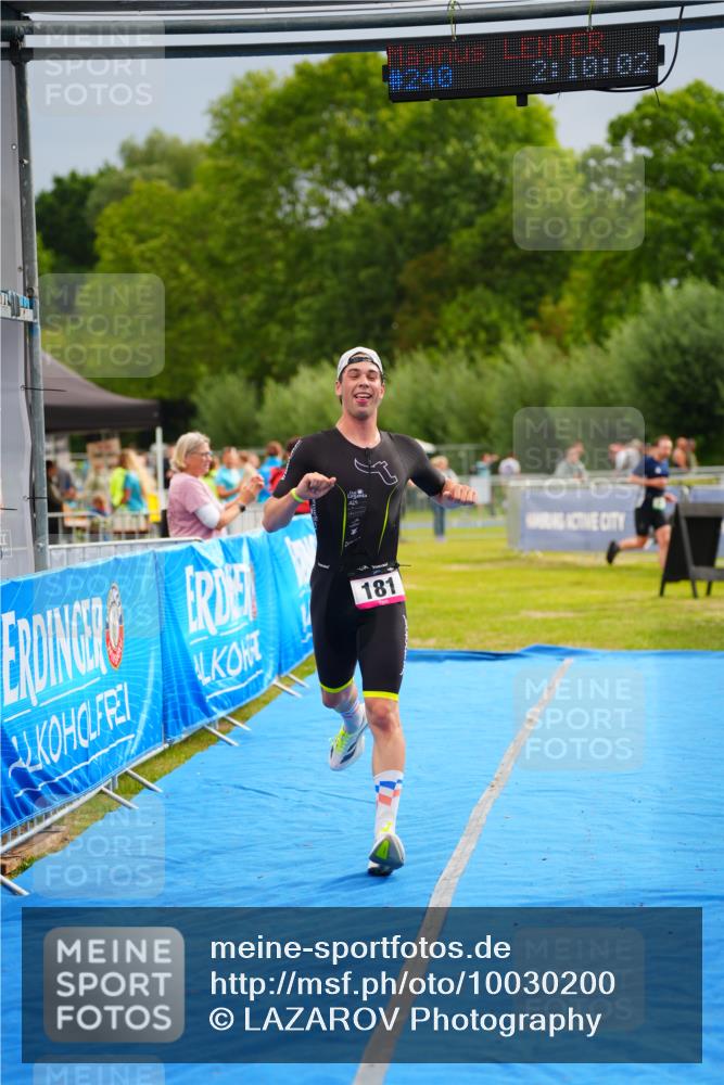 30.08.2026 - Elbe Triathlon Hamburg LAZAROV Photography http://msf.ph/oto/10030200 30.08.2026 10:10:03 Ziel 181, 240 meine-sportfotos.de