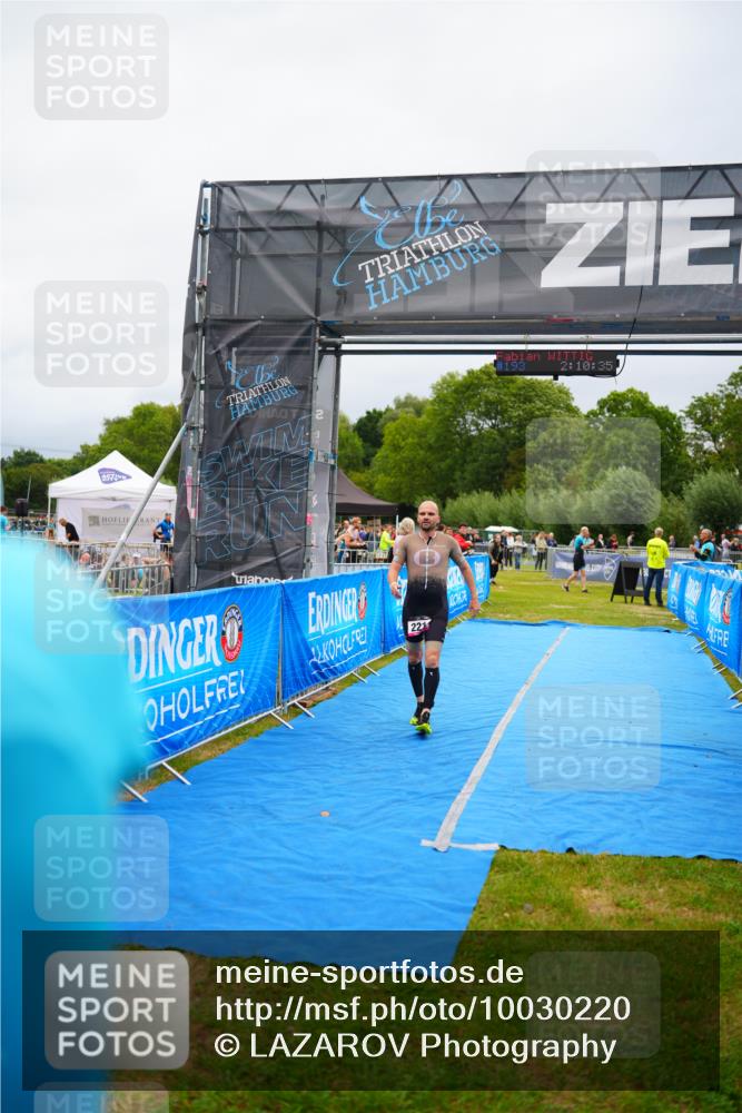 30.08.2026 - Elbe Triathlon Hamburg LAZAROV Photography http://msf.ph/oto/10030220 30.08.2026 10:10:39 Ziel 221 meine-sportfotos.de