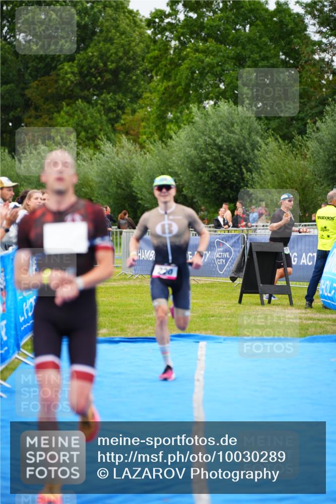 30.08.2026 - Elbe Triathlon Hamburg LAZAROV Photography http://msf.ph/oto/10030289 30.08.2026 10:13:41 Ziel 220, 227 meine-sportfotos.de