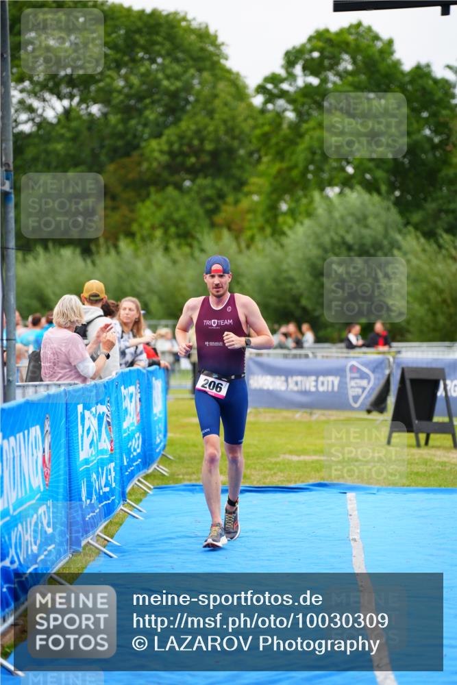 30.08.2026 - Elbe Triathlon Hamburg LAZAROV Photography http://msf.ph/oto/10030309 30.08.2026 10:14:06 Ziel 206 meine-sportfotos.de