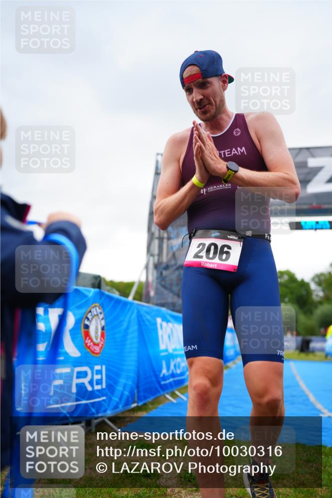30.08.2026 - Elbe Triathlon Hamburg LAZAROV Photography http://msf.ph/oto/10030316 30.08.2026 10:14:14 Ziel  meine-sportfotos.de
