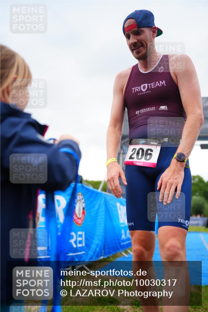 30.08.2026 - Elbe Triathlon Hamburg LAZAROV Photography http://msf.ph/oto/10030317 30.08.2026 10:14:15 Ziel  meine-sportfotos.de