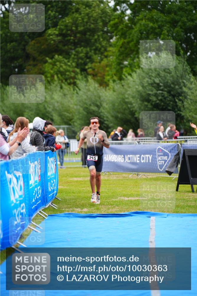 30.08.2026 - Elbe Triathlon Hamburg LAZAROV Photography http://msf.ph/oto/10030363 30.08.2026 10:15:30 Ziel 215 meine-sportfotos.de